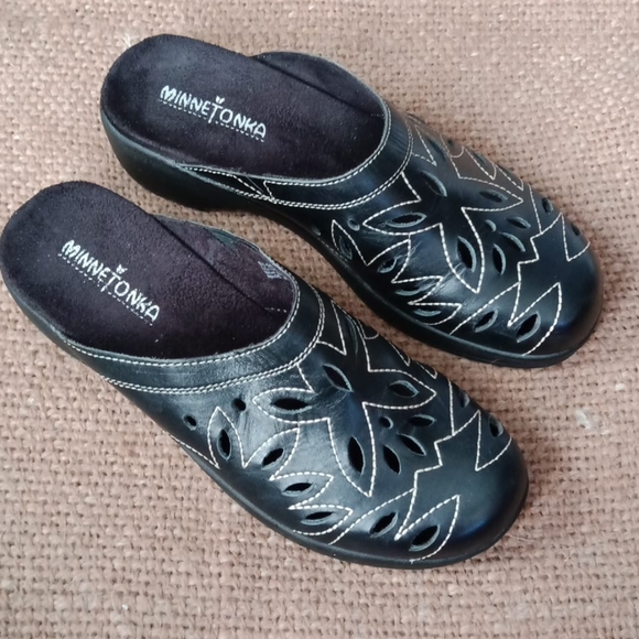 Minnetonka Shoes - Minnetonka leather clogs